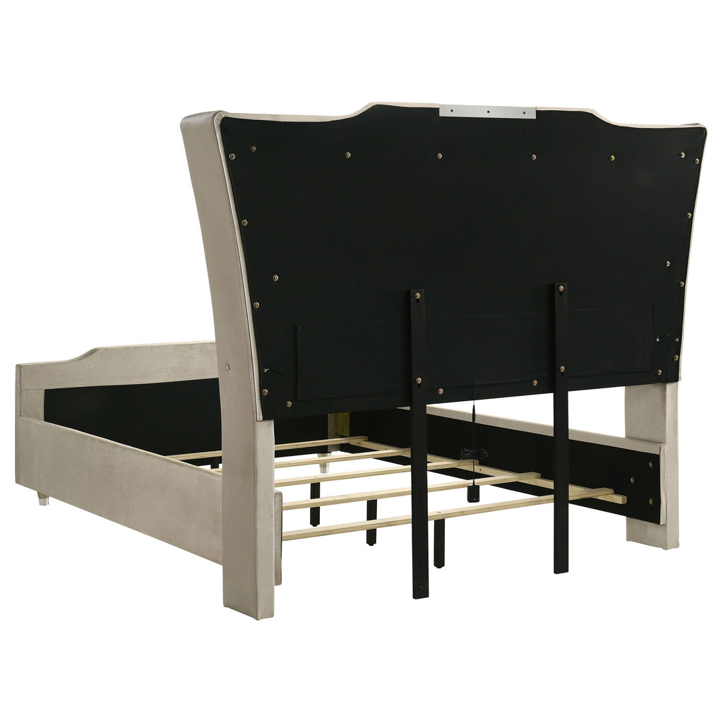 Lorient 4-piece Queen Bedroom Set Ivory and Camel by Unique Piece Furniture