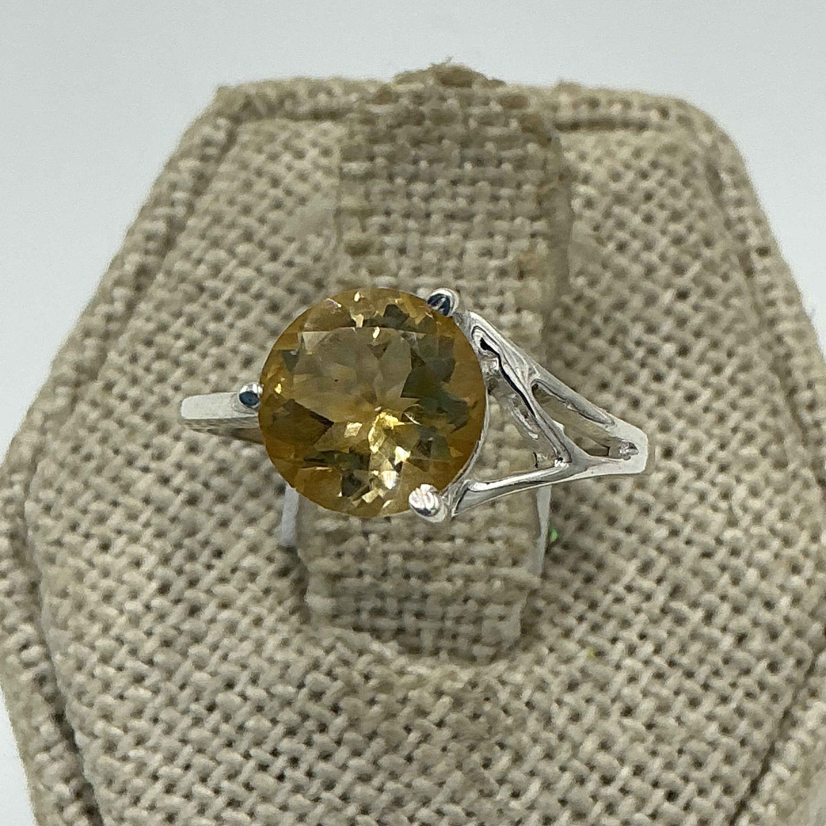 Sterling Silver Round Citrine Split Band Ring – Size 6 – Abundance, Confidence & Vitality by Sacred Crystals
