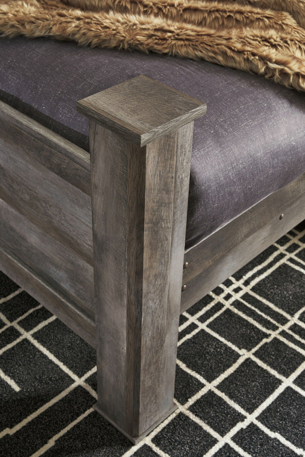 Wynnlow - Poster Bedroom Set by Unique Piece Furniture