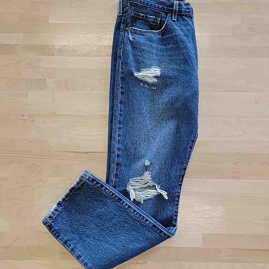 Levi's Size 31 Blue New Jeans by Sweet Repeats