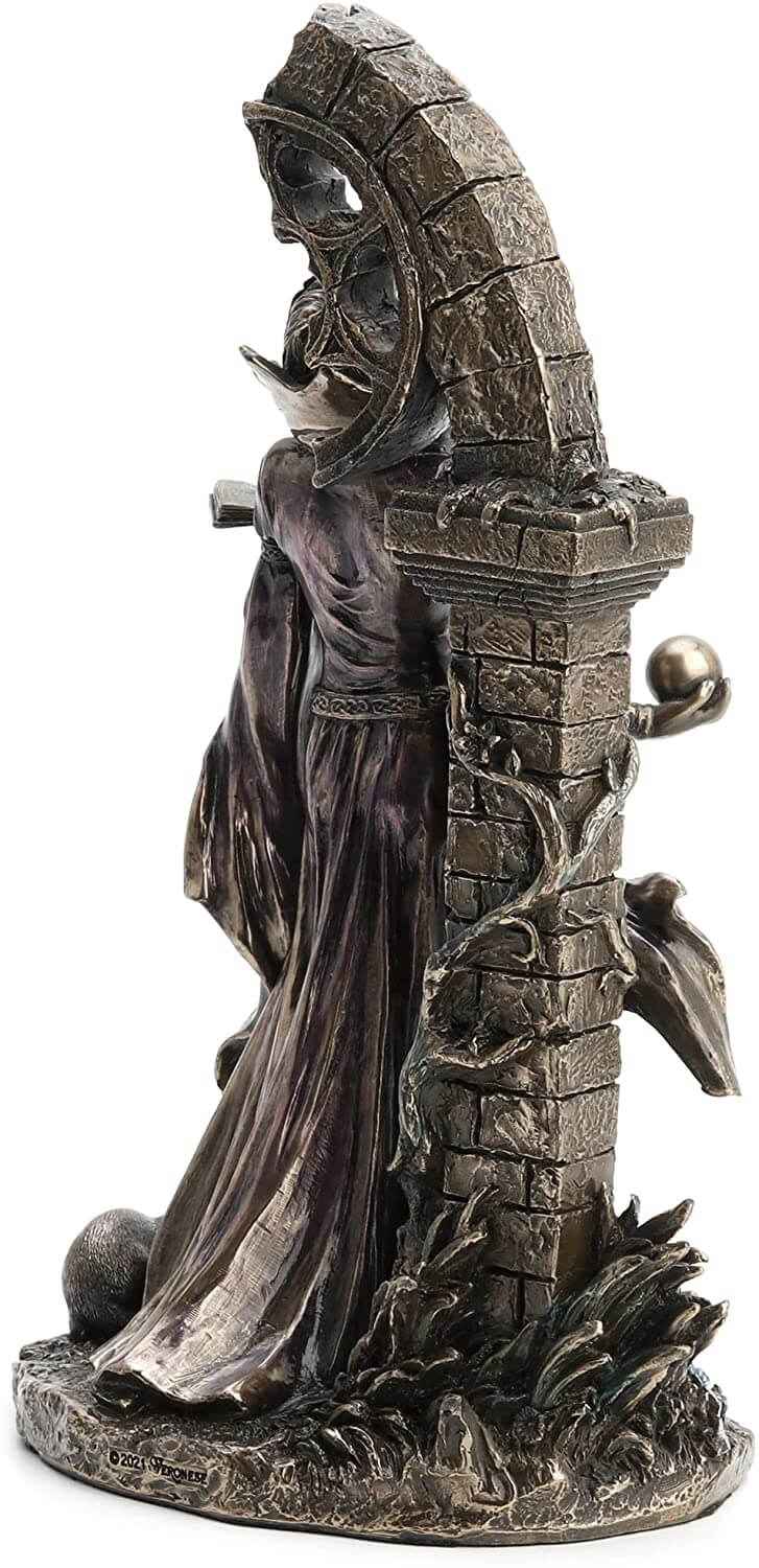 Aradia, Queen of the Witches  Figurine