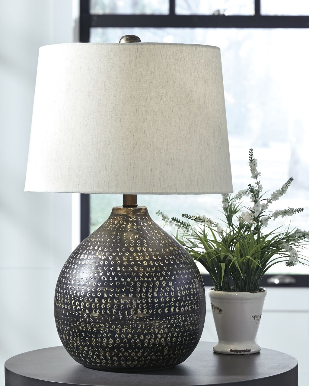 Maire - Metal Table Lamp - Black / Gold Finish by Unique Piece Furniture