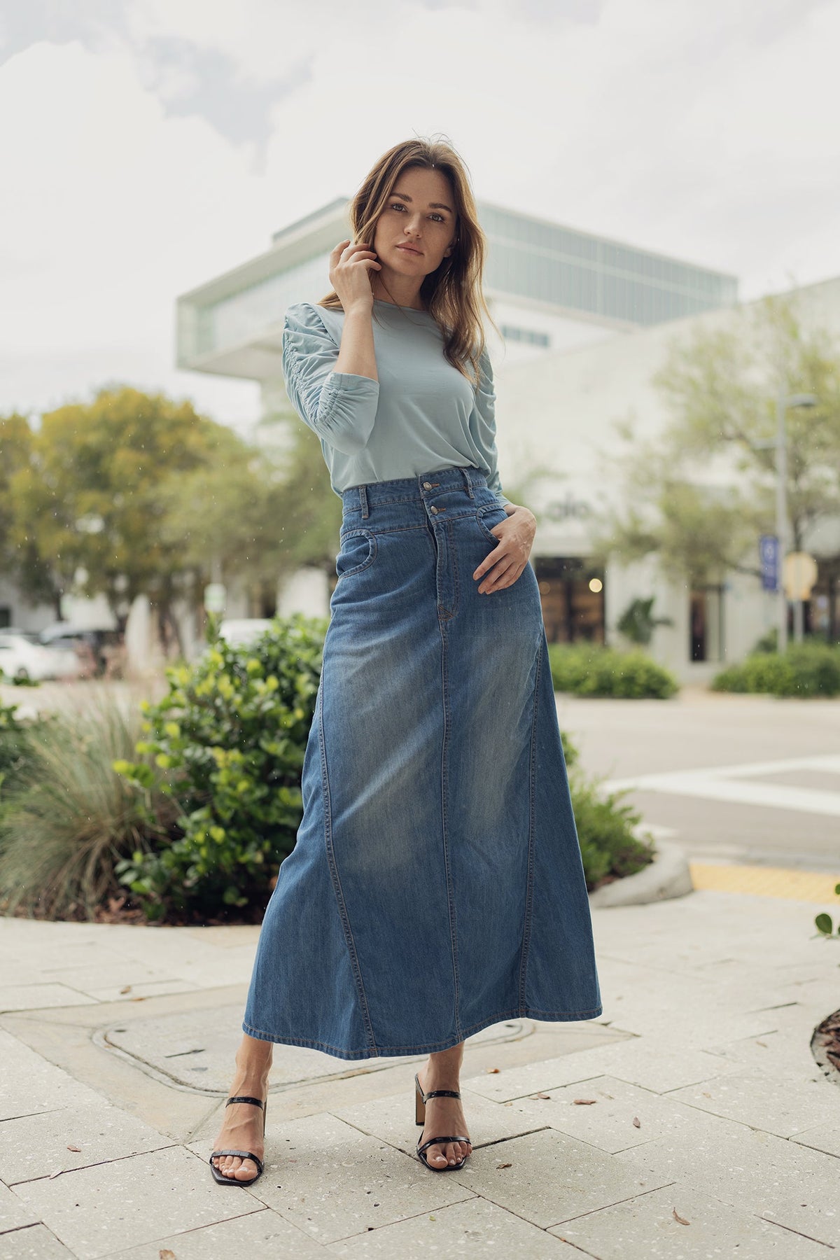 DENIM ROUND POCKET SKIRT by profile-nyc