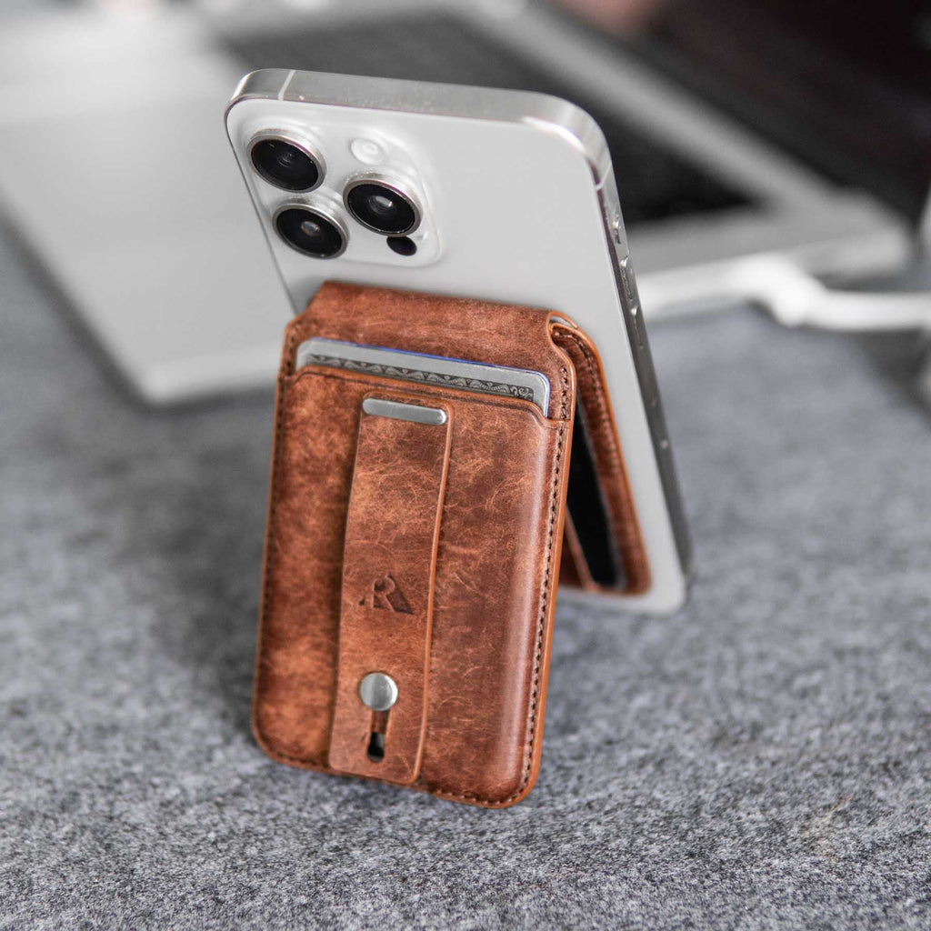 Magnetic Cardholder by Robust