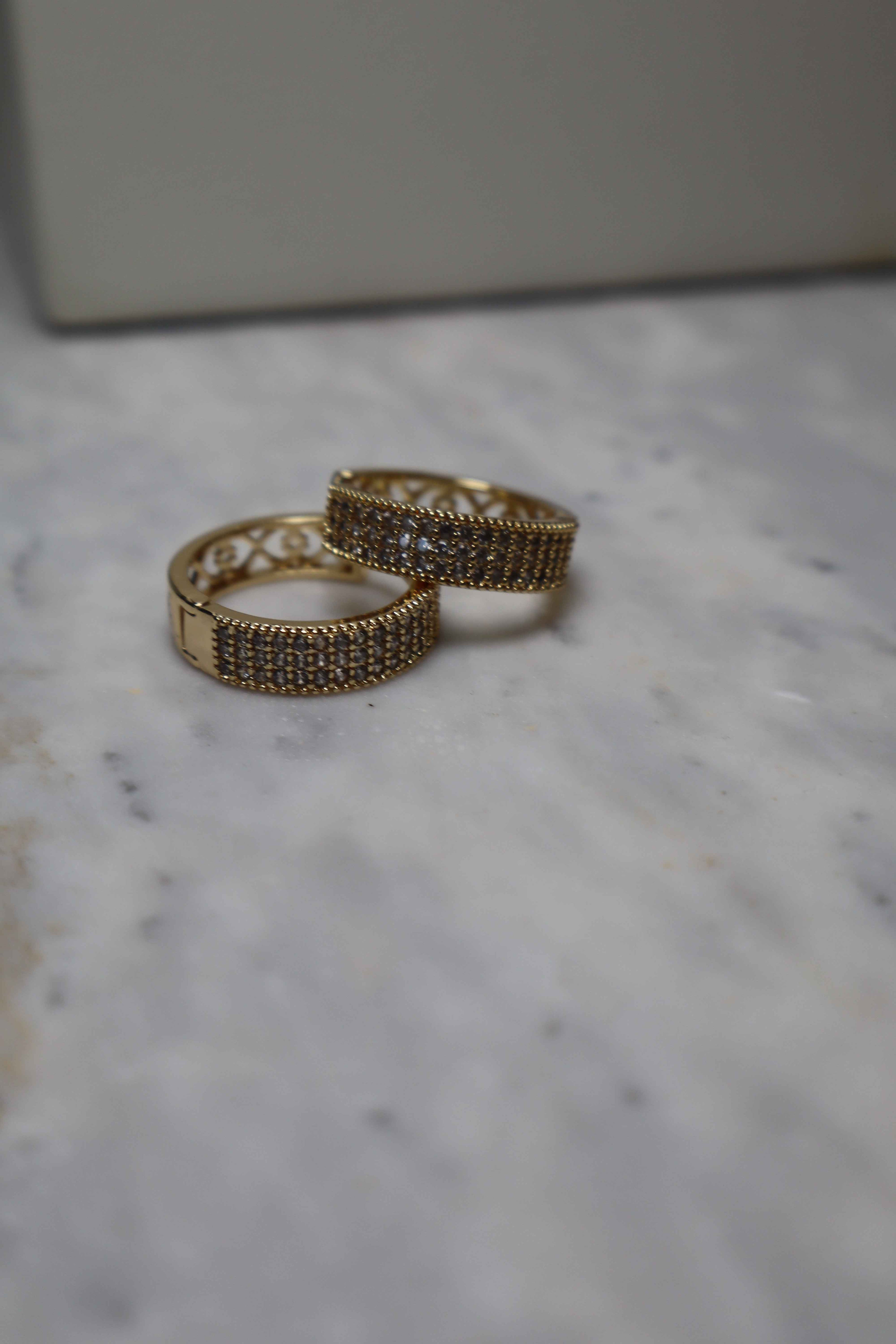 GOLD PLEATED HOOP EARRINGS