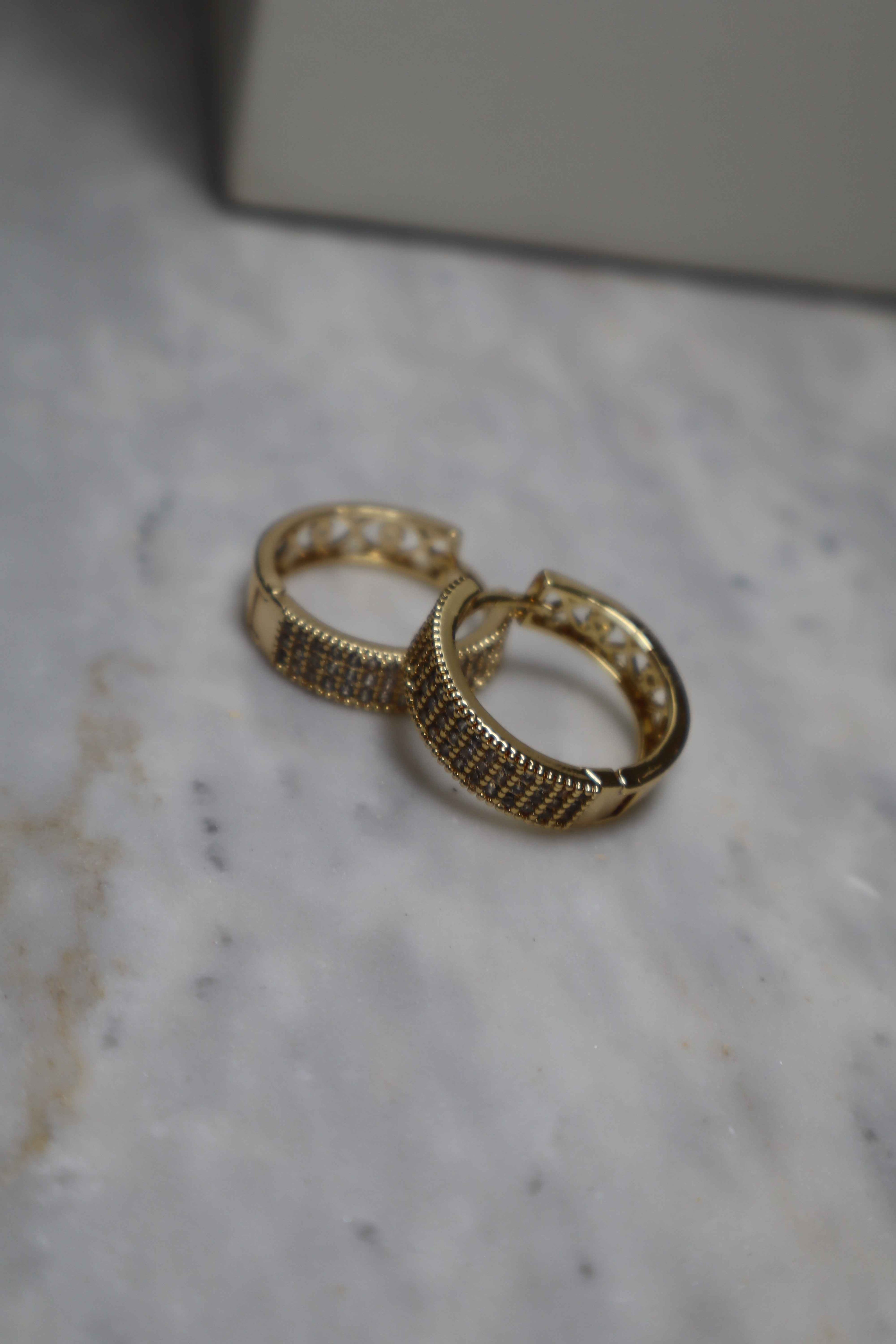 GOLD PLEATED HOOP EARRINGS