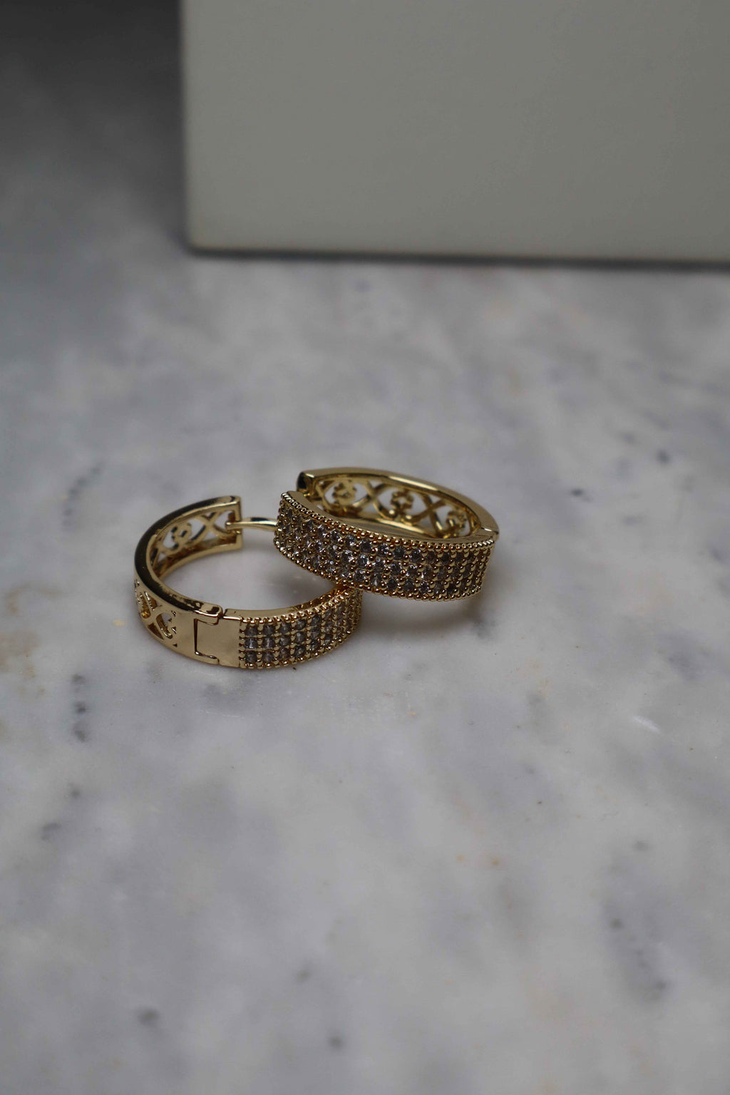 GOLD PLEATED HOOP EARRINGS