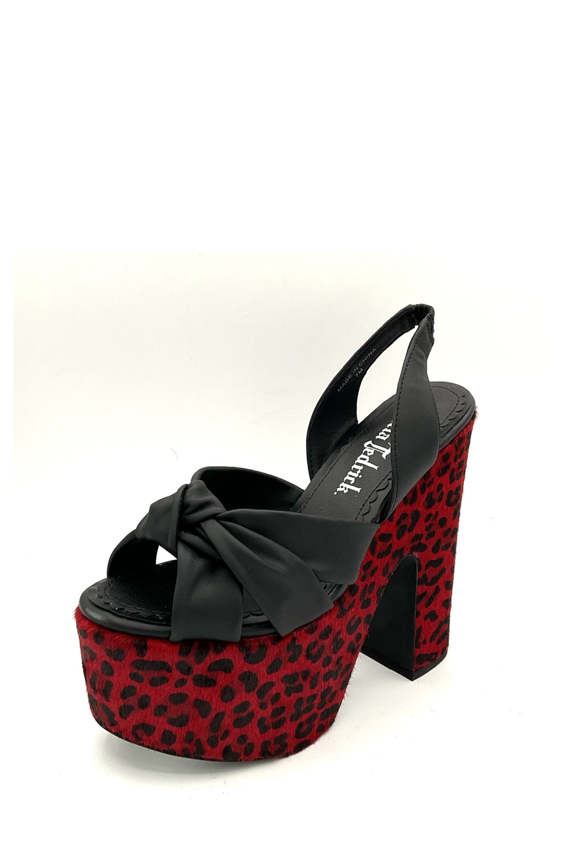 Lusterous Leo Platform by Charla Tedrick
