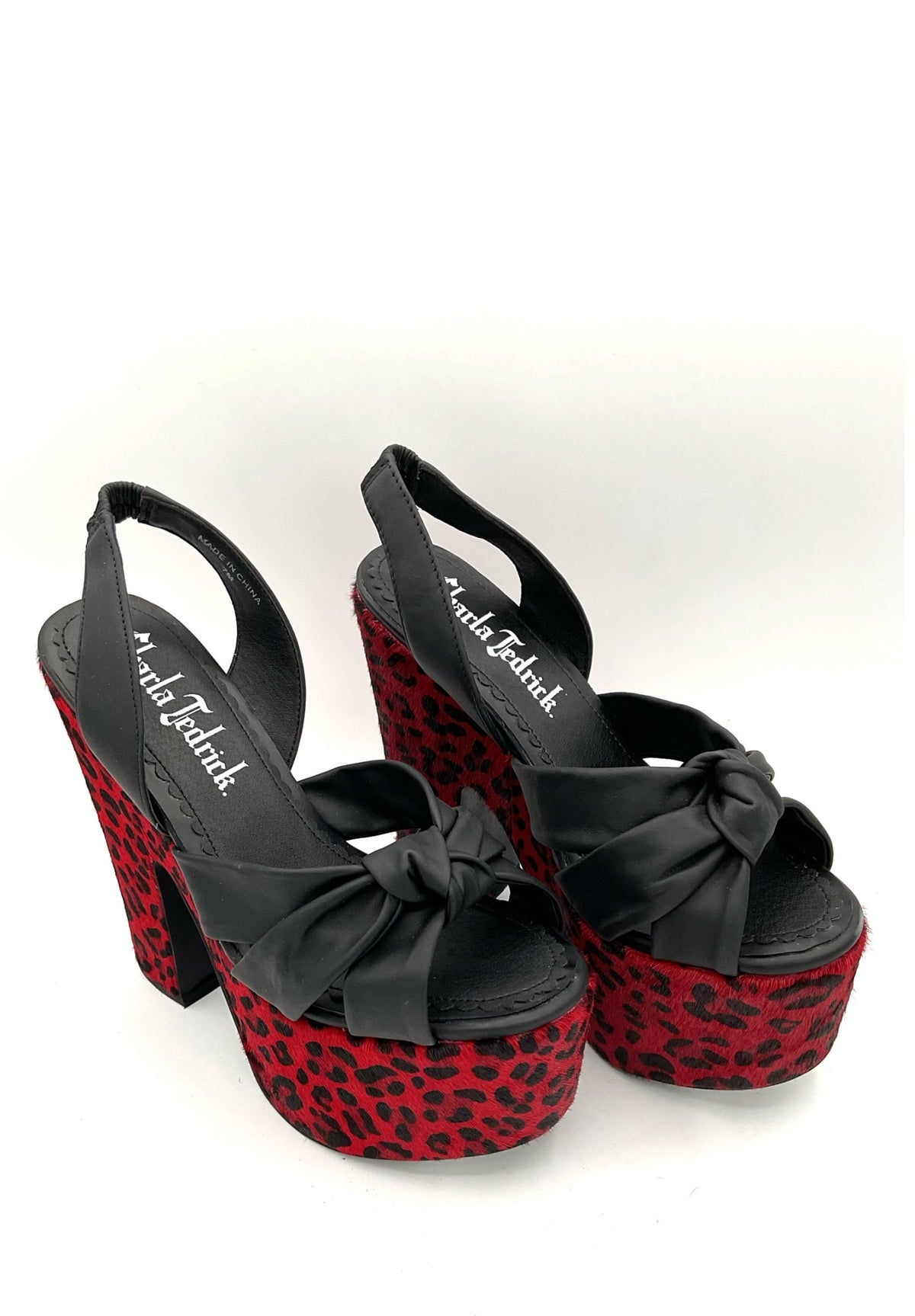 Lusterous Leo Platform by Charla Tedrick