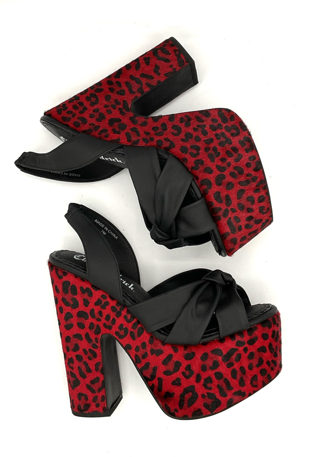 Lusterous Leo Platform by Charla Tedrick