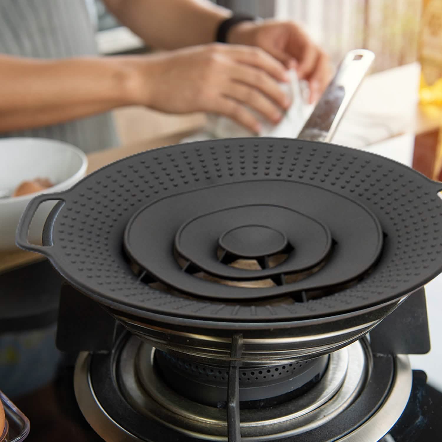 Boil Over Spill Stopper Safeguard Lid Cover For Pots And Pans by DailySale