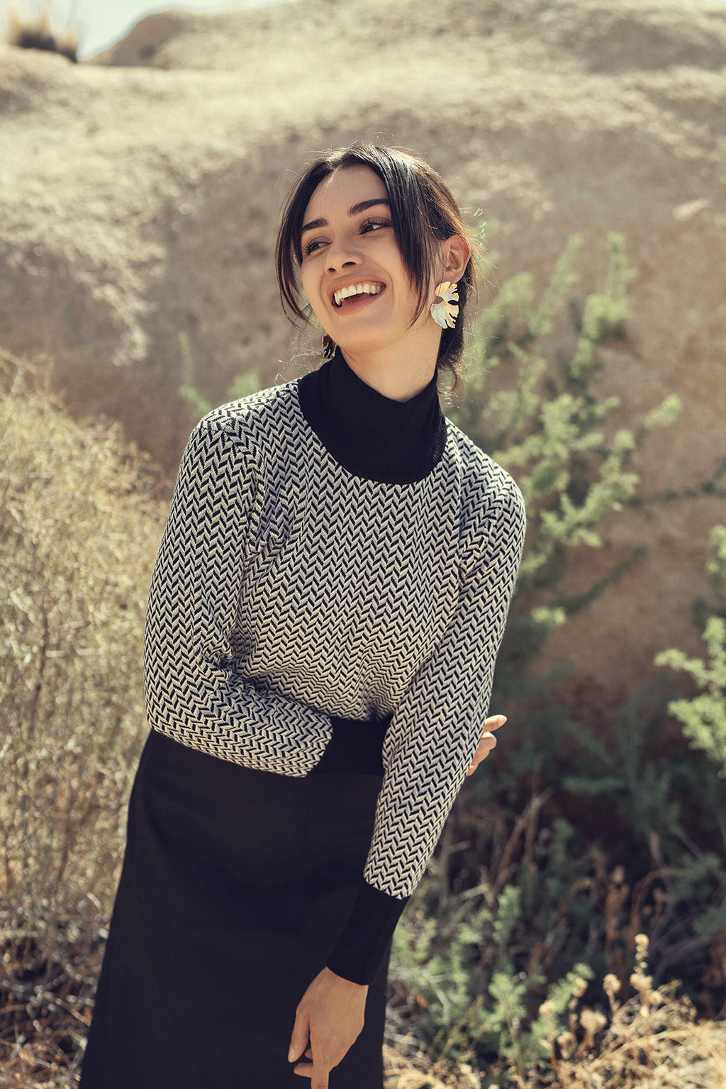 BLACK/WHITE DESIGN SWEATER by profile-nyc