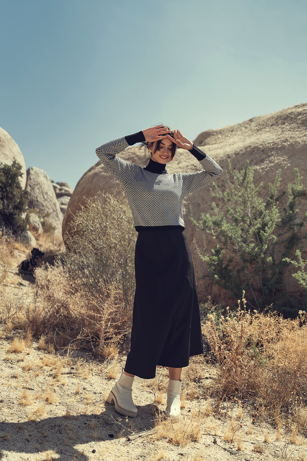 BLACK/WHITE DESIGN SWEATER by profile-nyc