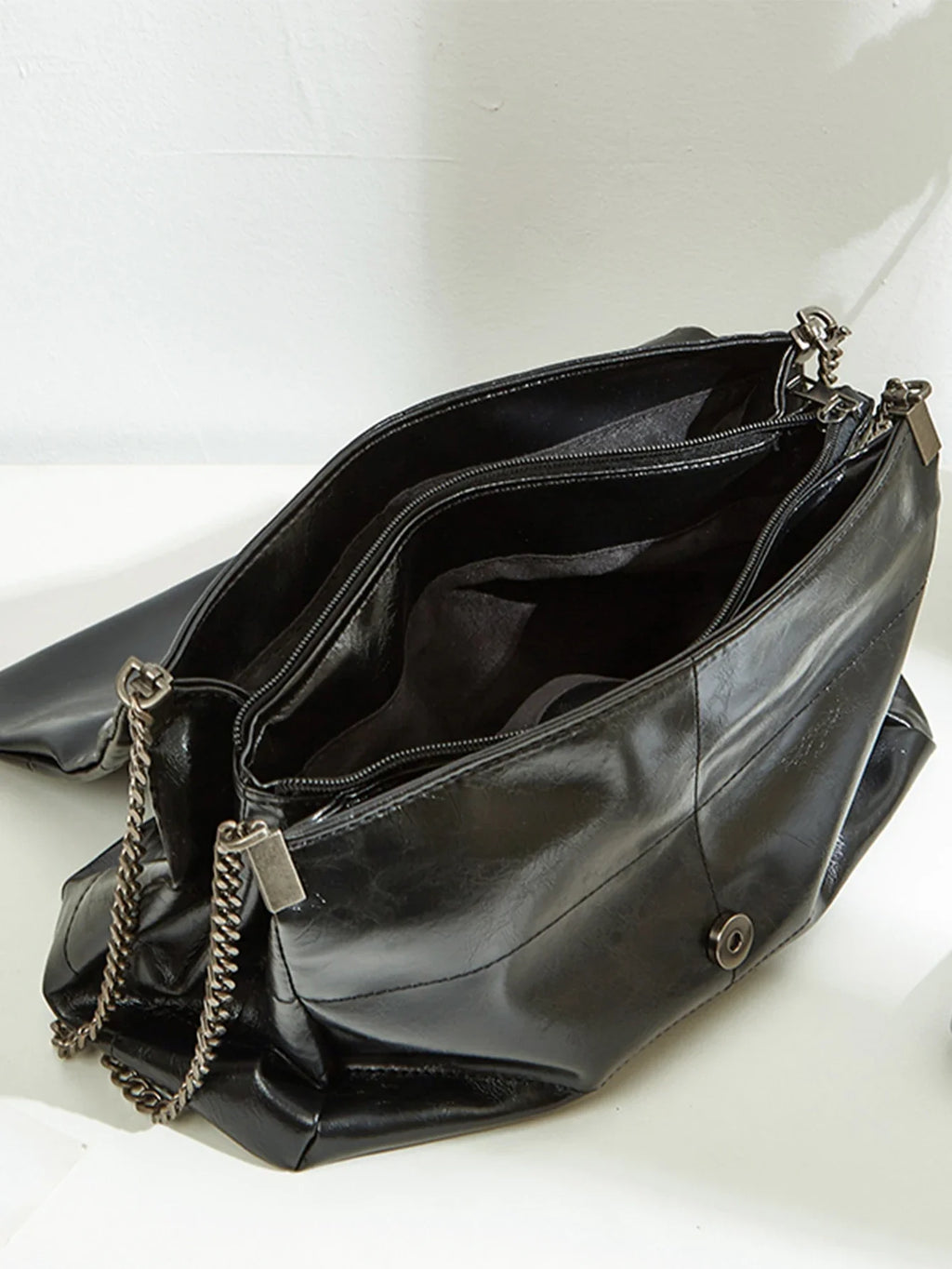 Large Capacity Commuting Bag 2024 New Spring/Summer Women's Chain Tote Bag, High-End and Fashionable Single Shoulder Underarm Ba by Urban Fashion Icon