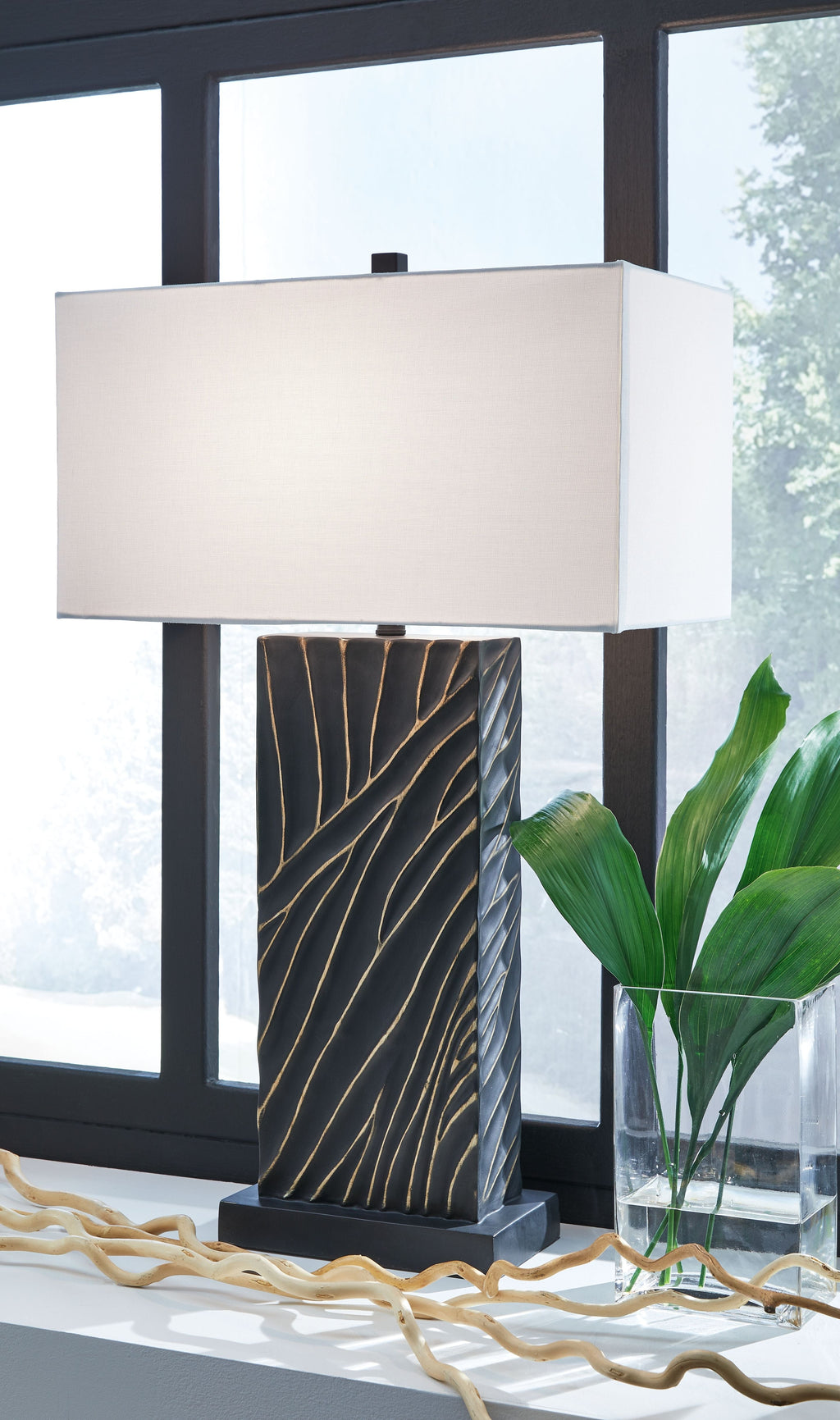 Bartlen - Poly Table Lamp - Black / Gold Finish by Unique Piece Furniture