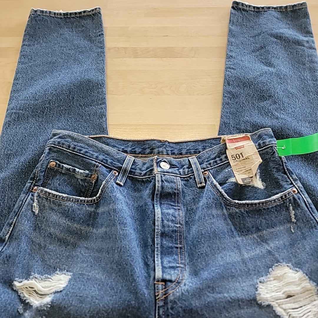 Levi's Size 31 Blue New Jeans by Sweet Repeats