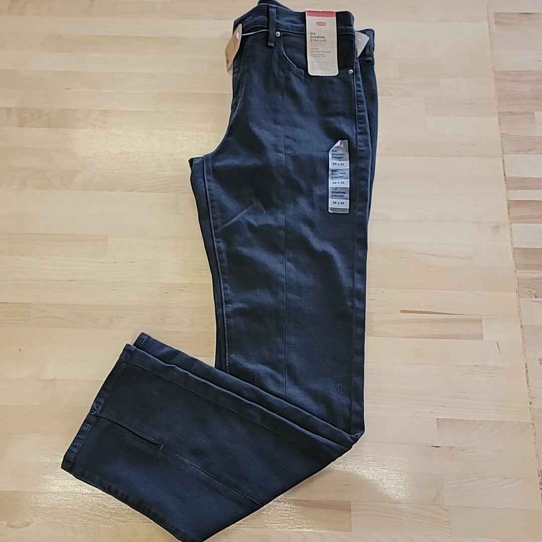 Levi's Size 32x32 Black 314 Shaping Straight Jeans NWT by Sweet Repeats