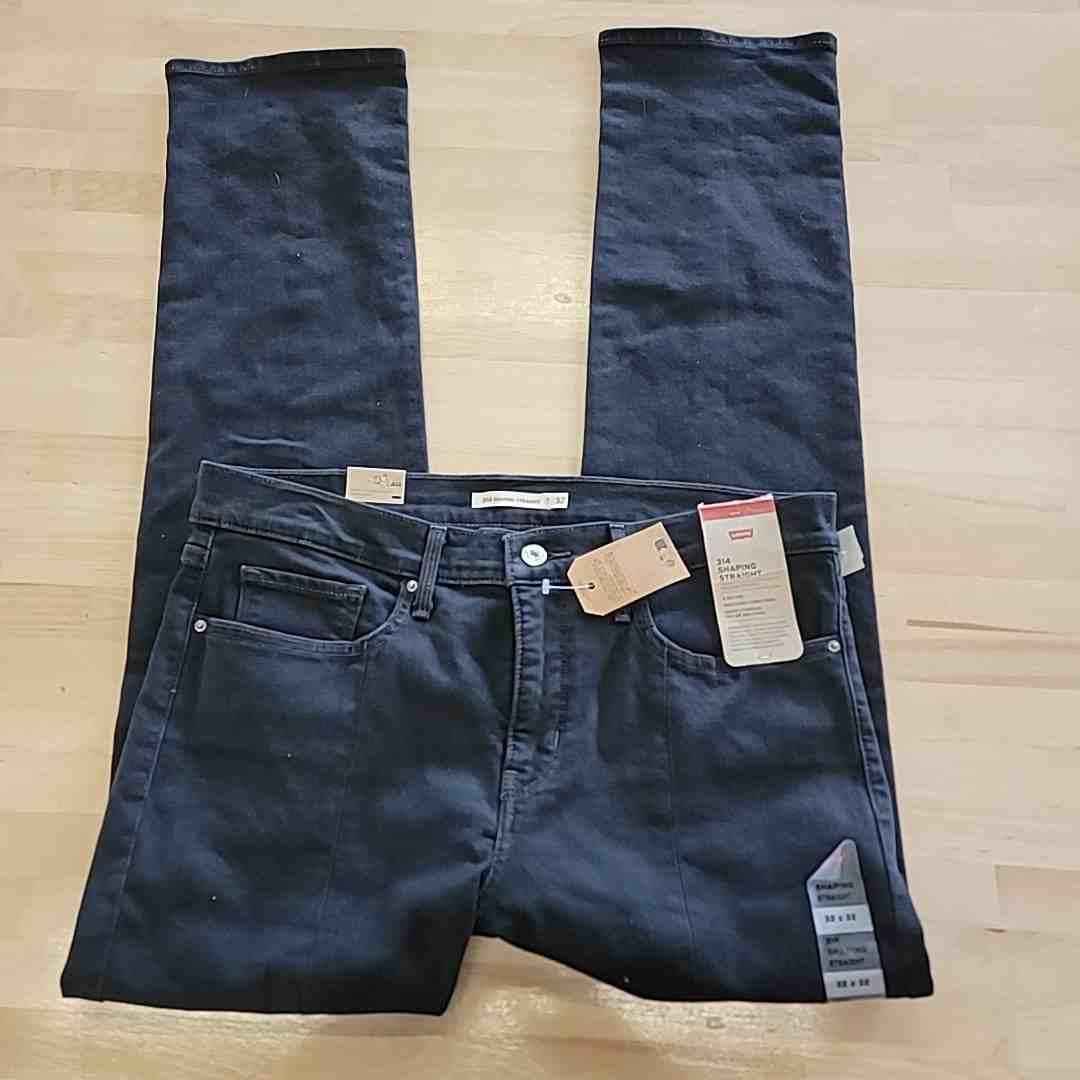 Levi's Size 32x32 Black 314 Shaping Straight Jeans NWT by Sweet Repeats