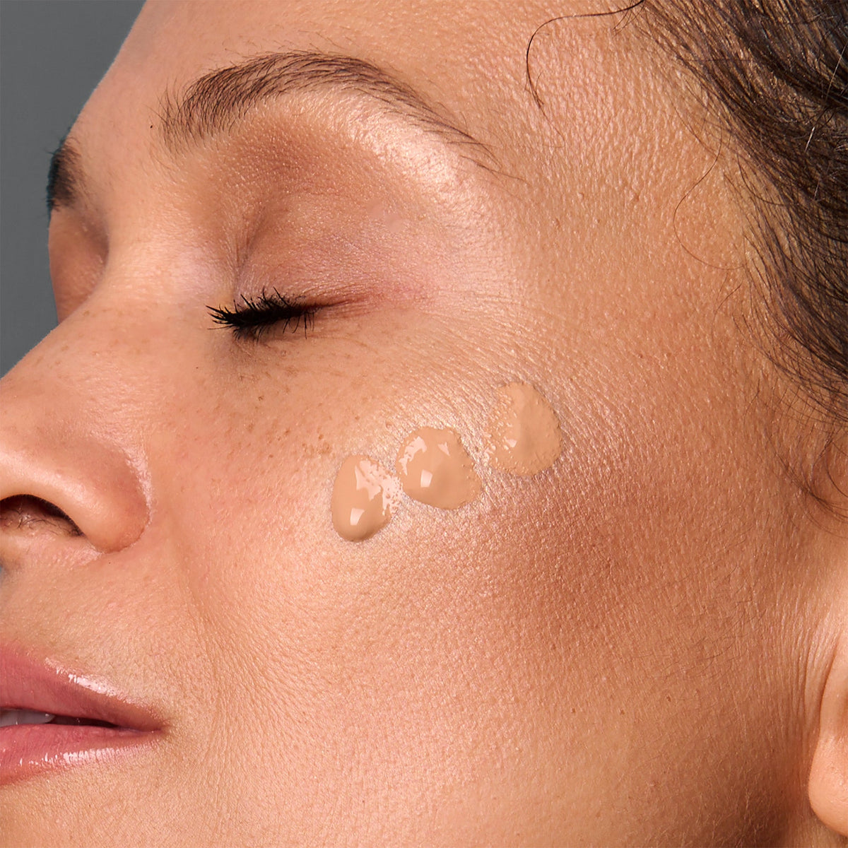 SMOOTH® Crème Concealer & Foundation Duo by AmazingCosmetics