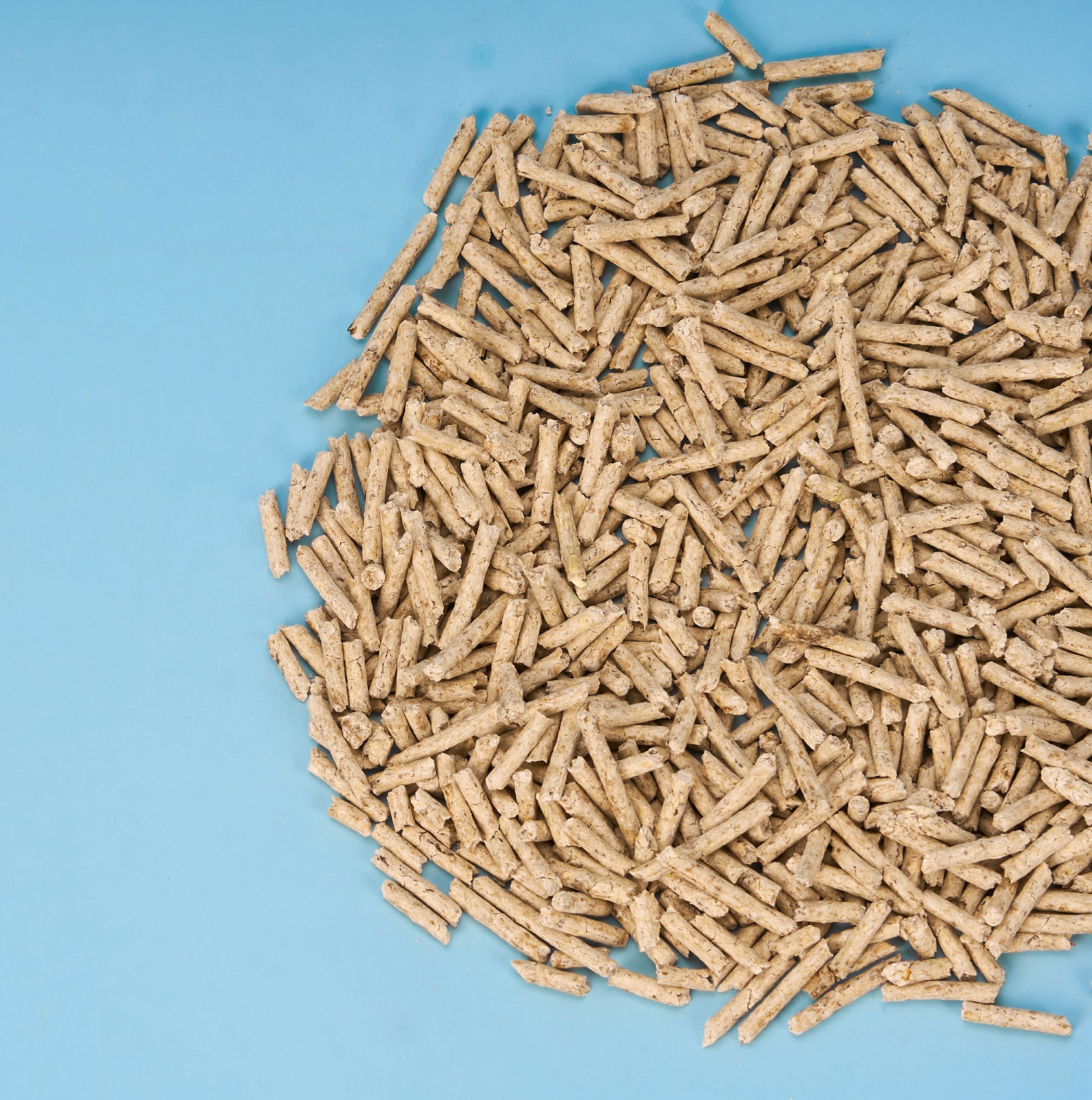 Touchcat ® High-Clumping Eco-Friendly Peanut Shell Kitty Cat Litter by Pet Life