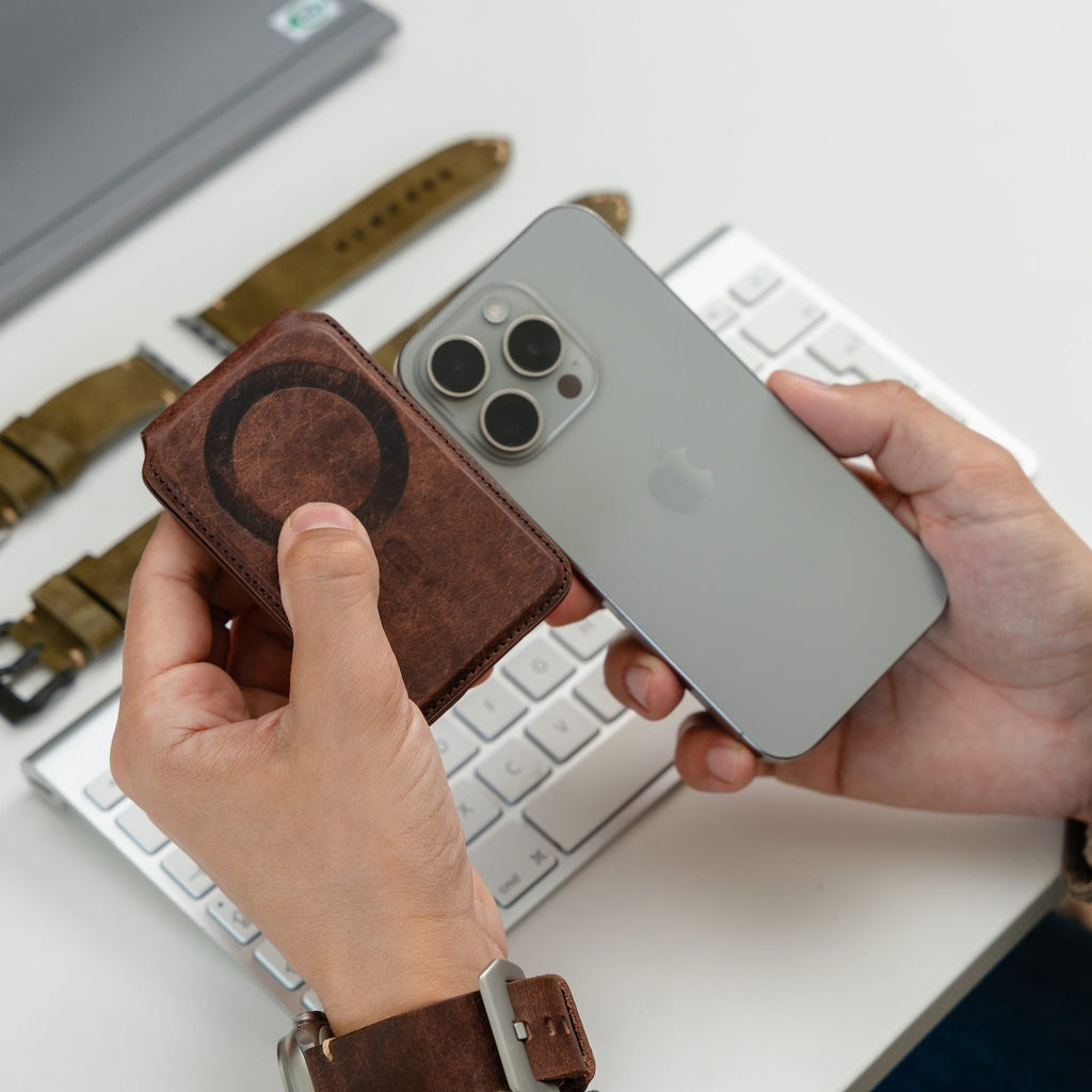 Magnetic Cardholder by Robust